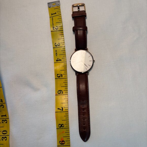 Daniel Wellington Classic Watch - Picture 2 of 4
